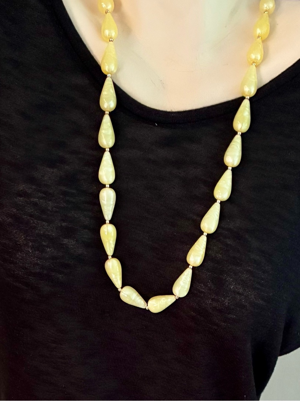 Vintage 1960s Lemon Chiffon
Marbled Teardrop Bead Necklace 30” Uniform